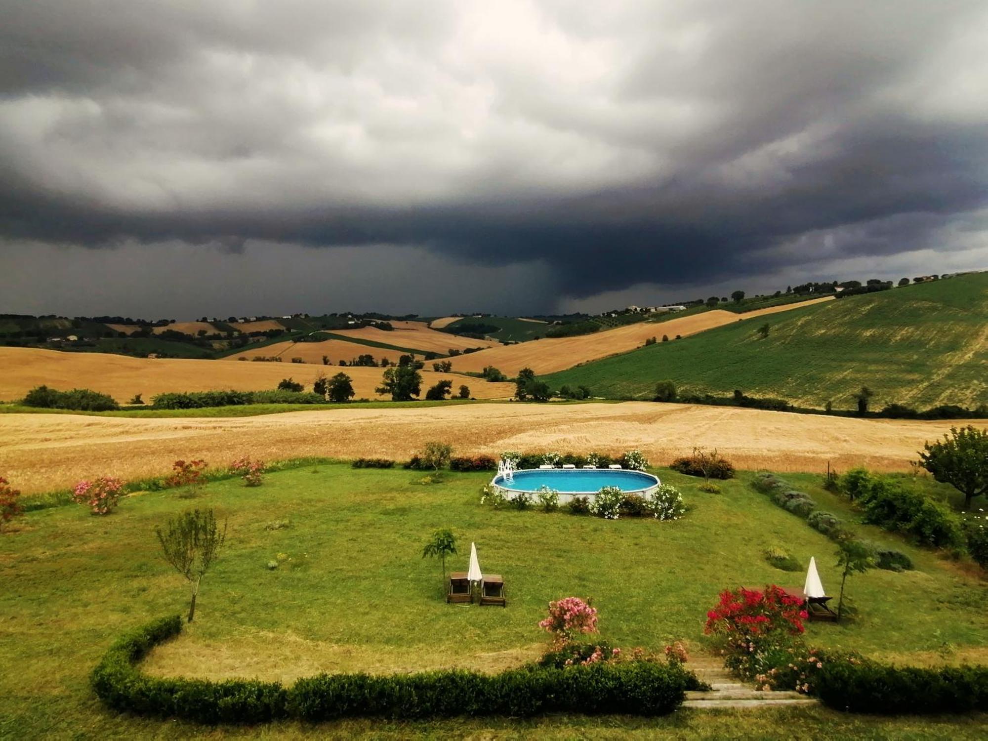 Il Giardino Nella Valle Belvedere Ostrense Kültér fotó